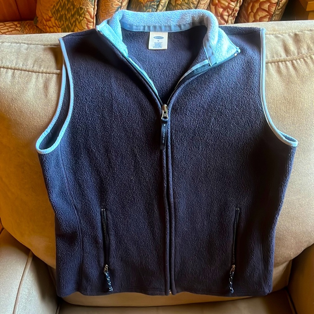 Women’s Old Navy fleece vest